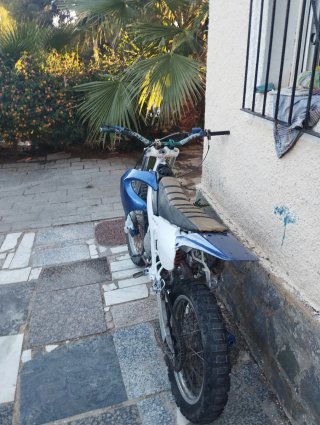 Yamaha DT Enduro Azul y Blanca