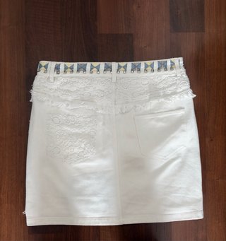 Falda Desigual blanca con flecos y bordado