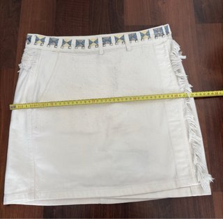 Falda Desigual blanca con flecos y bordado