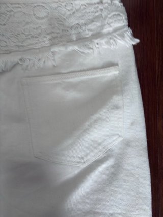 Falda Desigual blanca con flecos y bordado