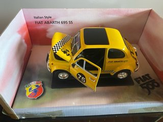 Modellino Fiat 500 Abarth 695 SS Mondo Motors 1/18