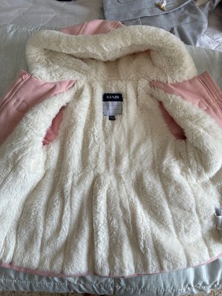 Chaqueta rosa niña Kiabi con capucha