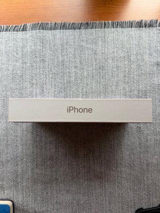 Caja iPhone 16 Pro Oficial Apple