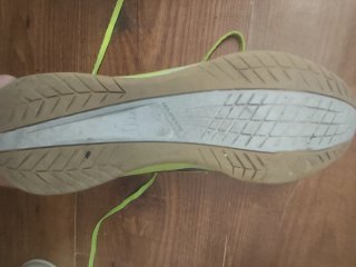 Zapatos de fútbol Adidas verdes y blancos
