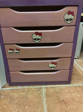 Mesita infantil 5 cajones calaveras