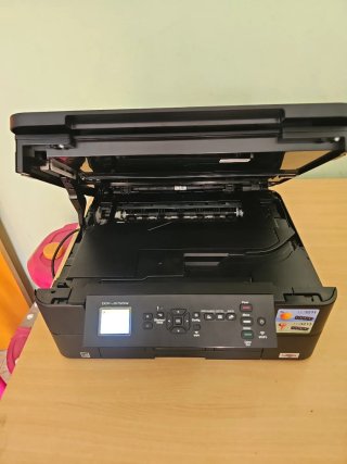 Stampante multifunzione Brother DCP-J572DW