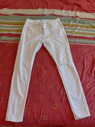 Pantalón tejano blanco Bershka