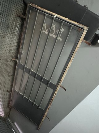 Puerta de patio con rejas