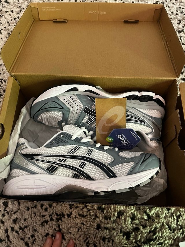Asics Gel Kayano 14 Talla 41.5 Blanco/Gris