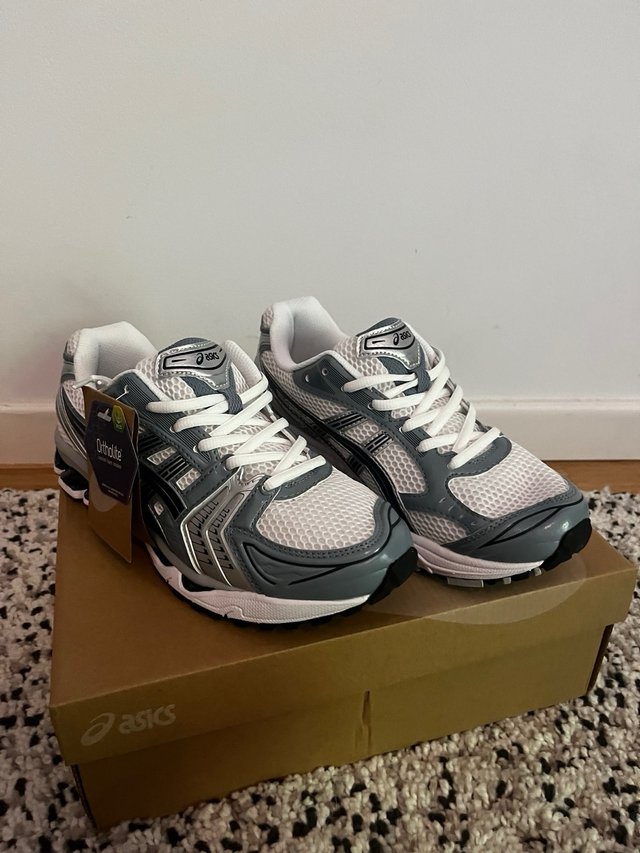 Asics Gel Kayano 14 Talla 41.5 Blanco/Gris