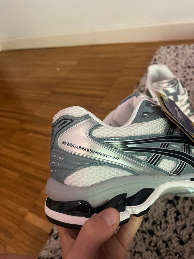 Asics Gel Kayano 14 Talla 41.5 Blanco/Gris