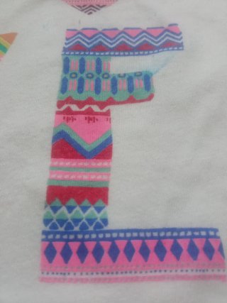 Conjunto camiseta y falda niña.