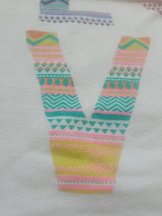 Conjunto camiseta y falda niña.