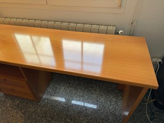 Mesa de escritorio de madera