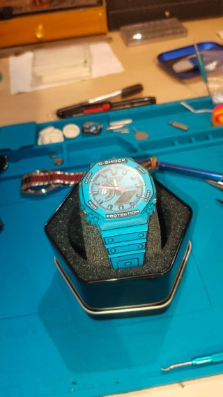 Reloj G-SHOCK Azul y Rojo