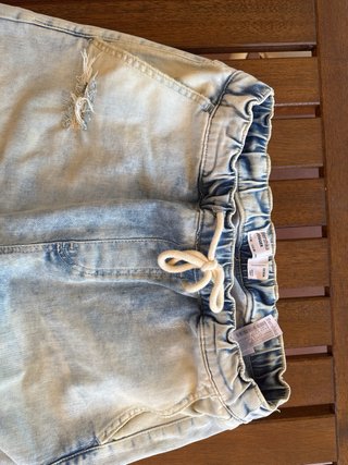 Pantalón vaquero desgastado azul