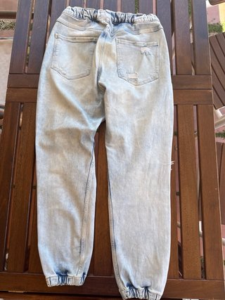 Pantalón vaquero desgastado azul