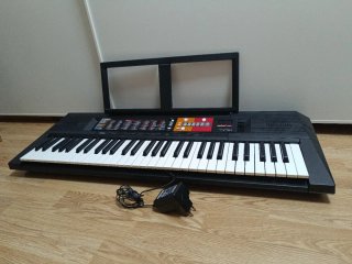 Teclado Yamaha PSR-F51 como nuevo