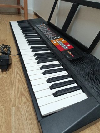 Teclado Yamaha PSR-F51 como nuevo