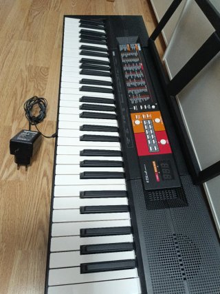 Teclado Yamaha PSR-F51 como nuevo