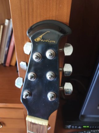 Guitarra Ovation Roja Electroacústica