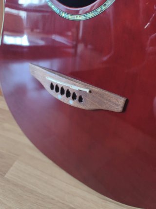 Guitarra Ovation Roja Electroacústica