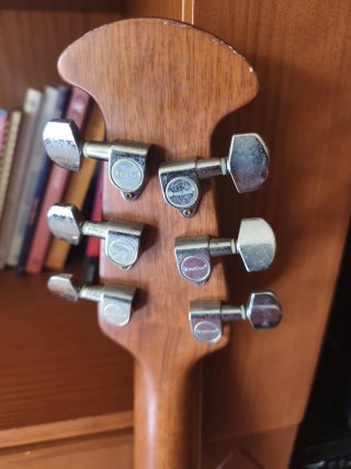 Guitarra Ovation Roja Electroacústica