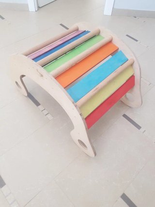 Balancín de madera arcoíris
