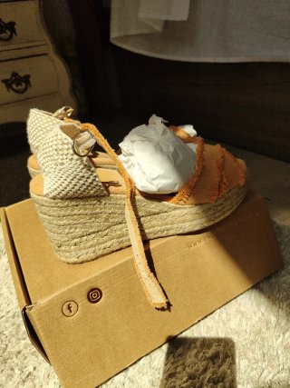 Cuñas esparto naranja t.39. Más zapatos en mi perf