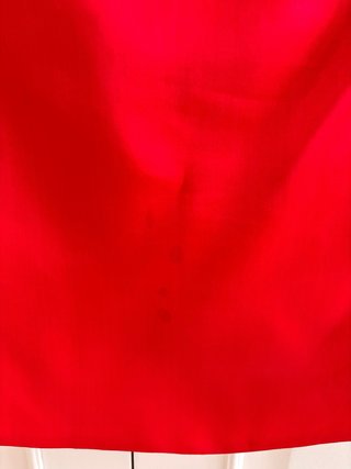 Blusa roja escote pico talla 36.
