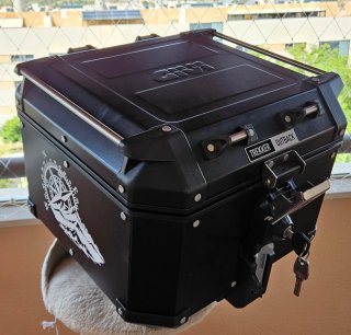 Baúl Givi Trekker 42L