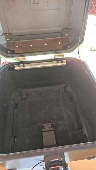 Baúl Givi Trekker 42L