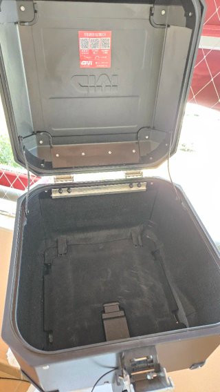Baúl Givi Trekker 42L