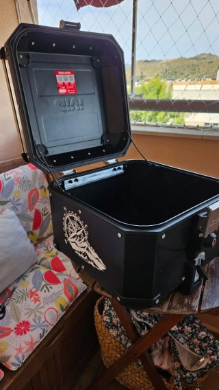 Baúl Givi Trekker 42L