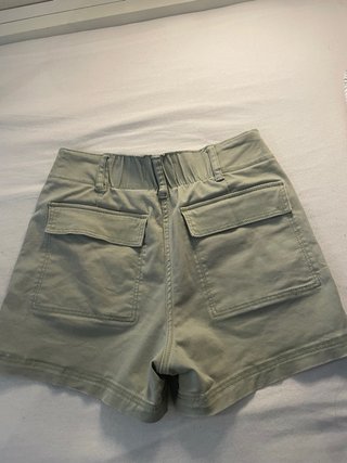 Pantalón corto H&M elástico verde