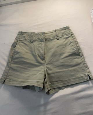 Pantalón corto H&M elástico verde