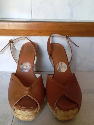 Sandalias de piel marrón talla 38