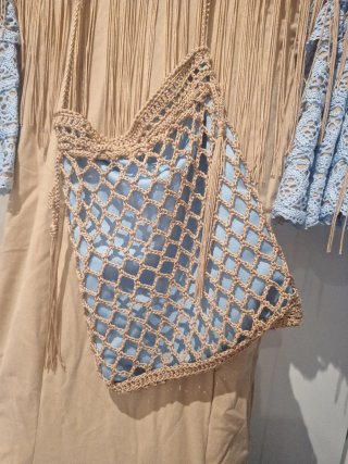 Traje de flamenca beige y azul