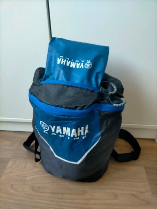 Mochila Yamaha Plegable Negra y Azul