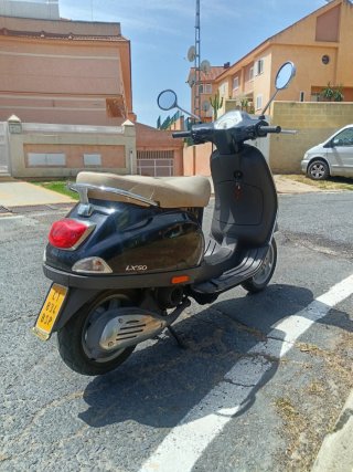 Vespa LX 50 2T Negra