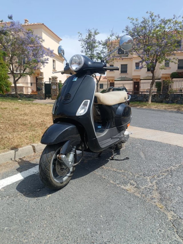 Vespa LX 50 2T Negra