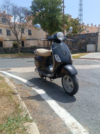 Vespa LX 50 2T Negra