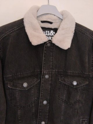 Chaqueta vaquera Pull&Bear con borrego