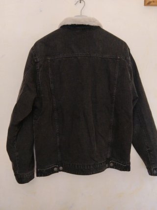 Chaqueta vaquera Pull&Bear con borrego