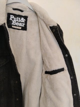 Chaqueta vaquera Pull&Bear con borrego