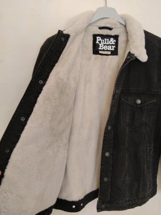Chaqueta vaquera Pull&Bear con borrego