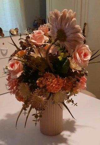 Composizione fiori artificiali beige rosa