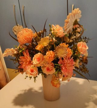 Composizione fiori artificiali beige rosa