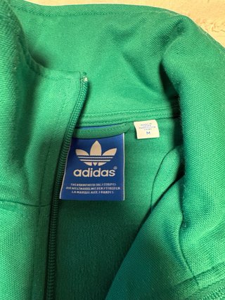 Chaqueta Adidas Verde con Rayas Doradas