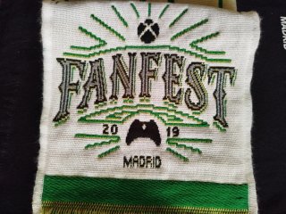 2 Camisetas y 1 Bufanda - XBOX Fan Fest